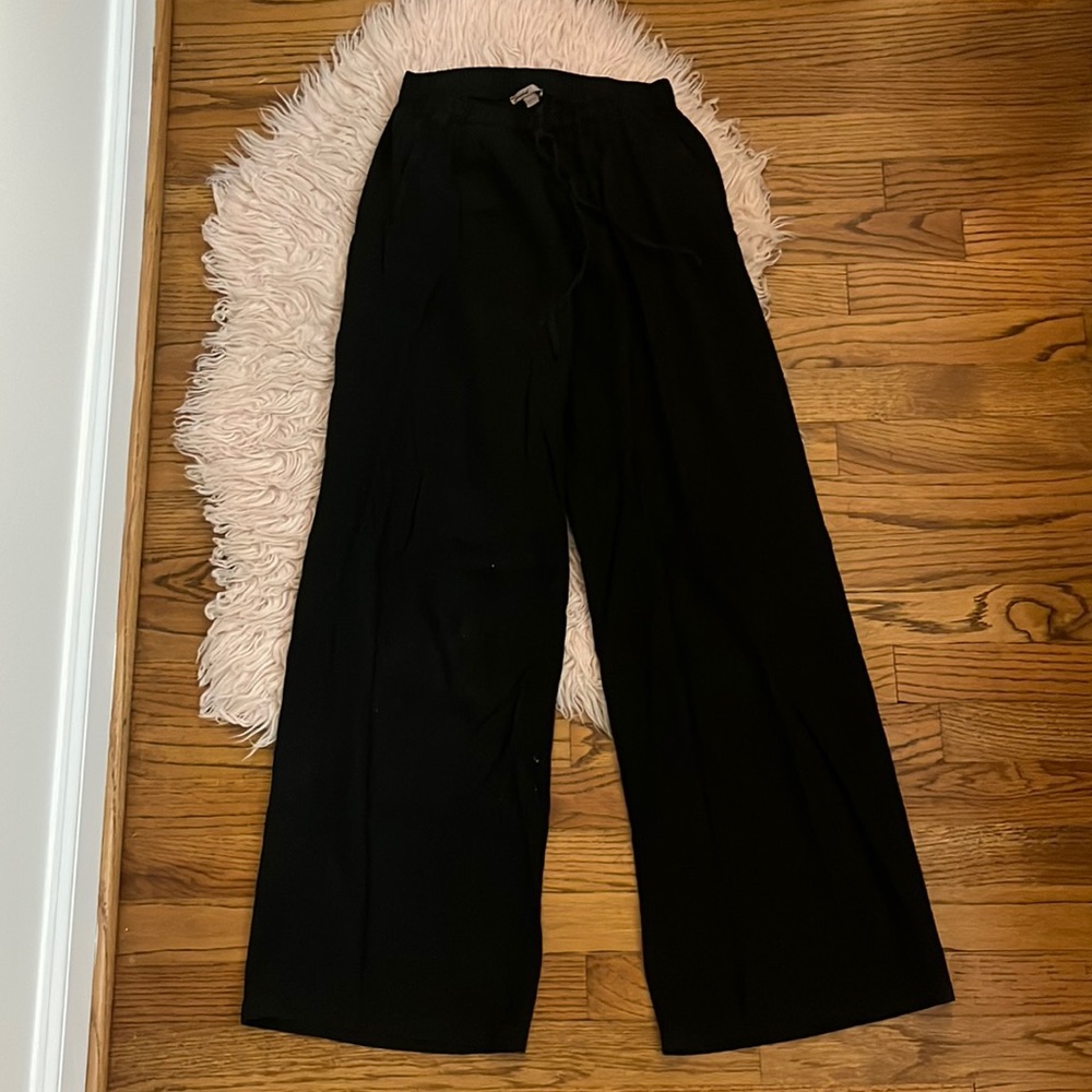 Subdued wide leg black pants. Size extra small.